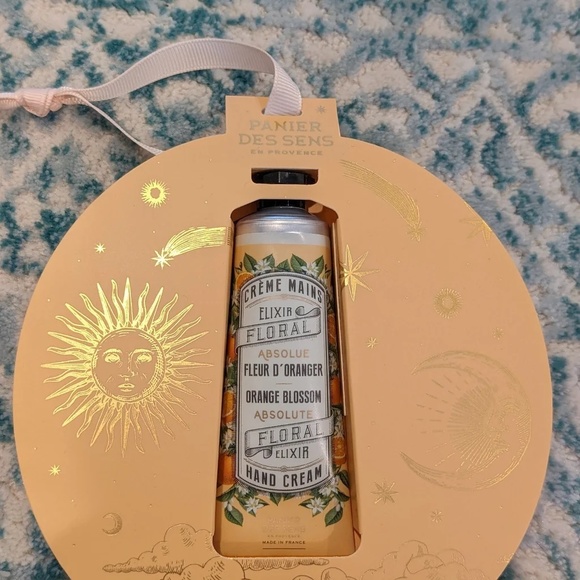 Beauty Gift Set Bundle Samples Hand Cream Ornament Lip Balm Gift Set NEW - Picture 4 of 6